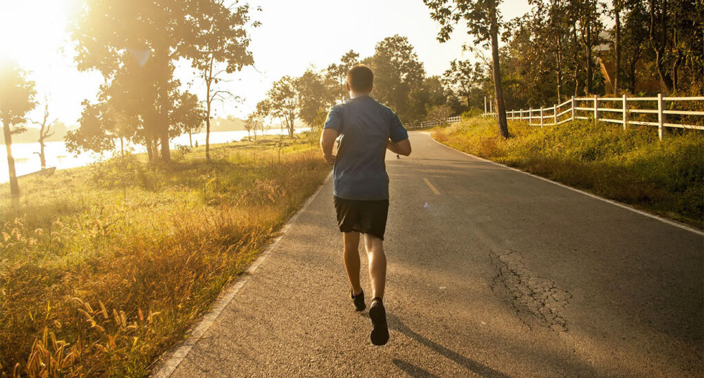 Користь від ранкових пробіжок: заряд енергії на весь день ранковий біг