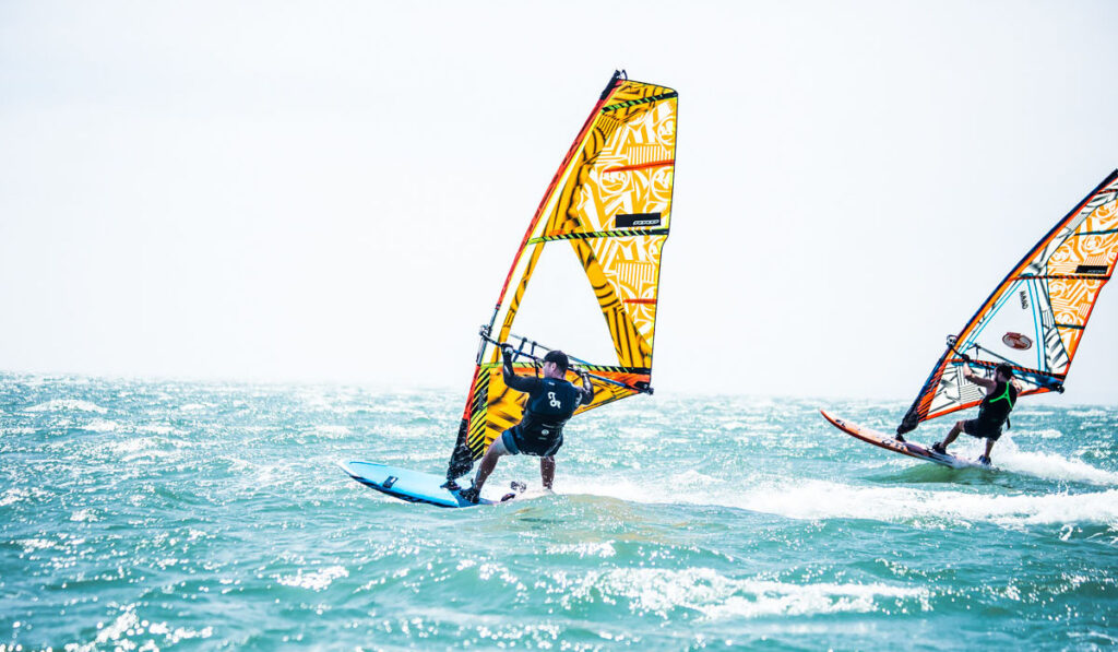 Віндсерфінг: занурення у світ вітру та хвиль віндсерфінг