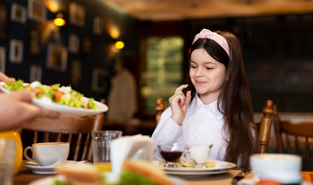 як навчити дитину гарним манерам