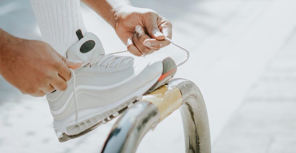Як зашнурувати кросівки
