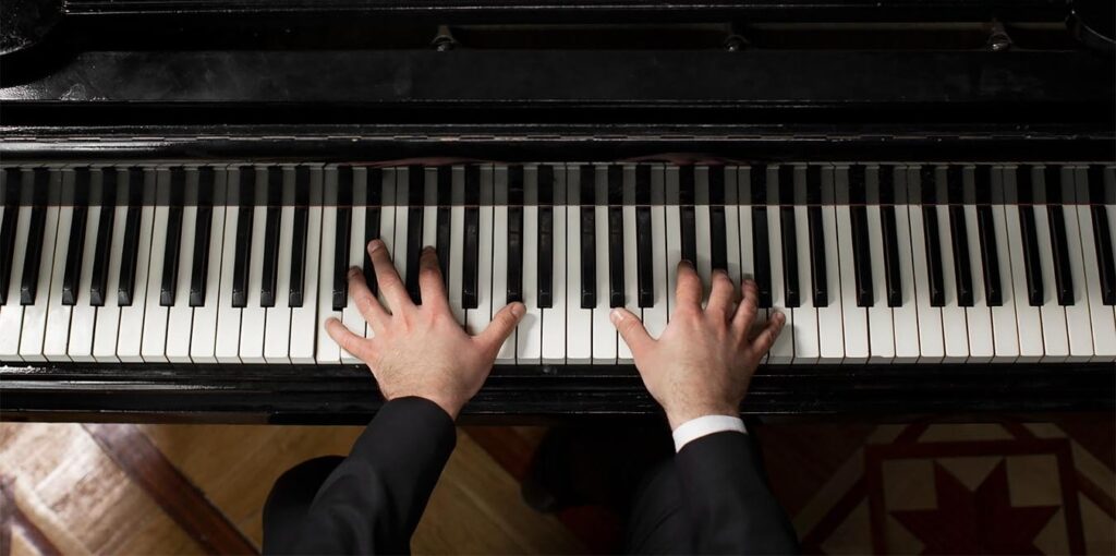 як навчитися грати на піаніно